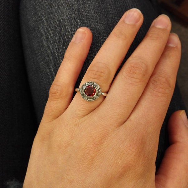 Bague Ancienne En Argent Massif 925 Avec Grenat - Taille 55, Style Vintage